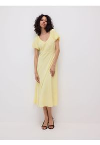 Reserved - Sukienka z wiskozą - jasnożółty. Kolor: żółty. Materiał: wiskoza. Wzór: gładki #1