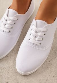 Renee - Białe Klasyczne Sznurowane Tenisówki na Płaskiej Podeszwie Efona. Okazja: na co dzień. Kolor: biały. Obcas: na płaskiej podeszwie. Styl: klasyczny #3