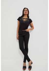 MOODO - Jeansy skinny z postrzępionymi nogawkami push up czarne. Kolor: czarny