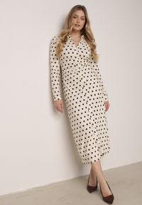 Born2be - Beżowa Wiskozowa Sukienka Koszulowa z Domieszką Lnu z Marszczeniem Besirra. Okazja: na co dzień, na spotkanie biznesowe, do pracy. Kolor: beżowy. Materiał: wiskoza, len. Typ sukienki: koszulowe. Styl: casual, biznesowy, elegancki #1