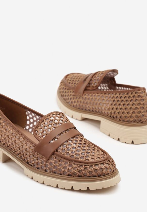 Renee - Brązowe Ażurowe Mokasyny z Ozdobnym Paskiem Uliarwena. Okazja: na co dzień. Zapięcie: pasek. Kolor: brązowy. Materiał: jeans. Wzór: ażurowy. Styl: klasyczny, casual