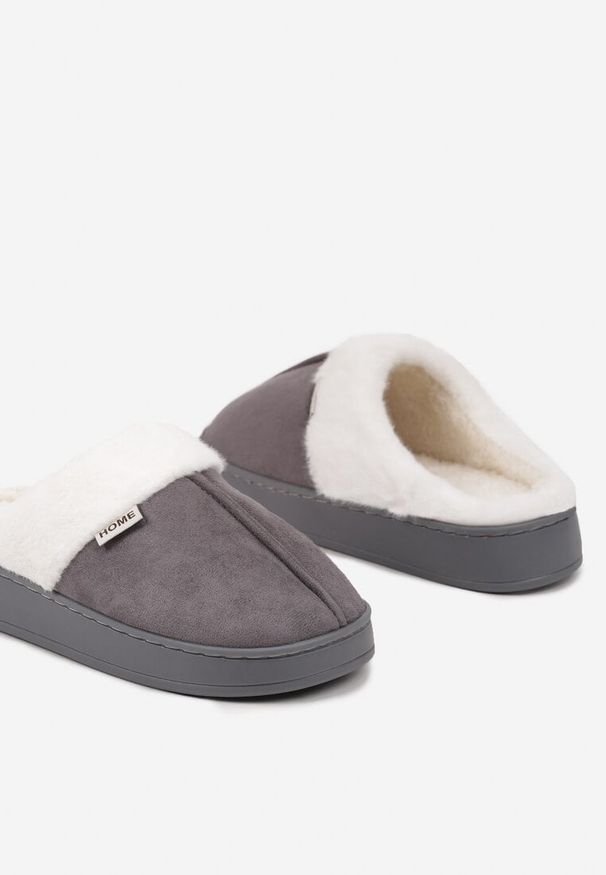 Born2be - Szare Płaskie Kapcie z Futerkiem Leretha. Okazja: do domu. Kolor: szary. Materiał: futro. Obcas: na obcasie. Styl: elegancki. Wysokość obcasa: niski