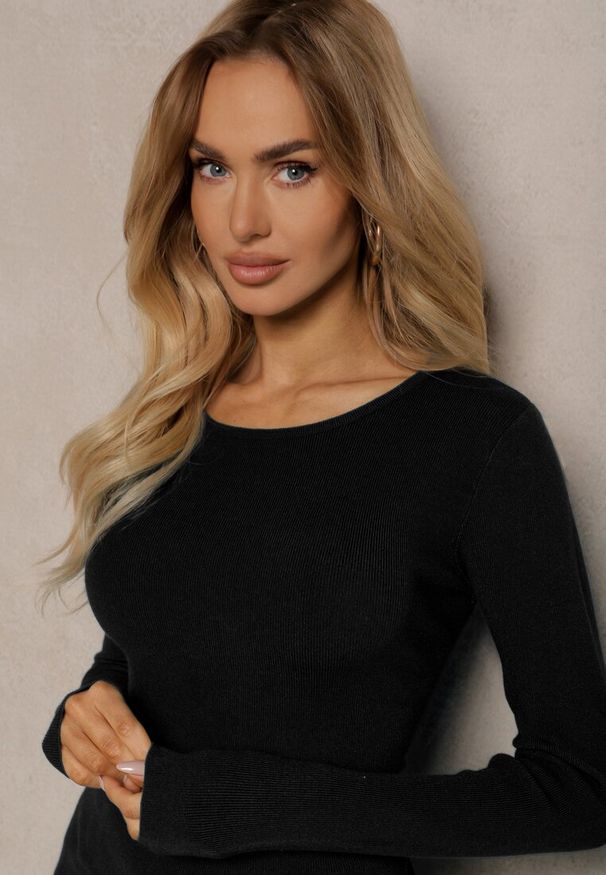 Renee - Czarny Sweter z Wiskozą i Modalem w Klasycznym Stylu Nalissea. Okazja: na co dzień, na spacer. Kolor: czarny. Materiał: wiskoza. Długość: długie. Sezon: jesień, wiosna. Styl: klasyczny