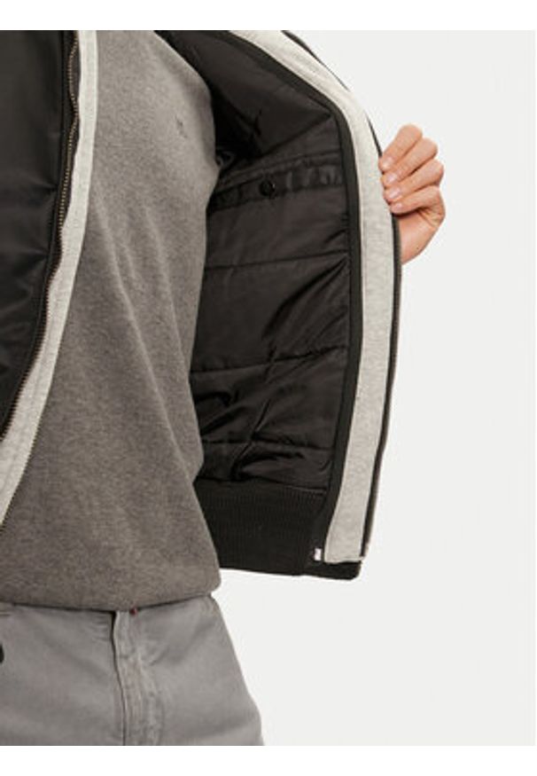 Alpha Industries Kurtka zimowa 133104 Czarny Regular Fit. Kolor: czarny. Materiał: syntetyk. Sezon: zima