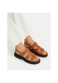 Sandały Clarks. Kolor: brązowy #1