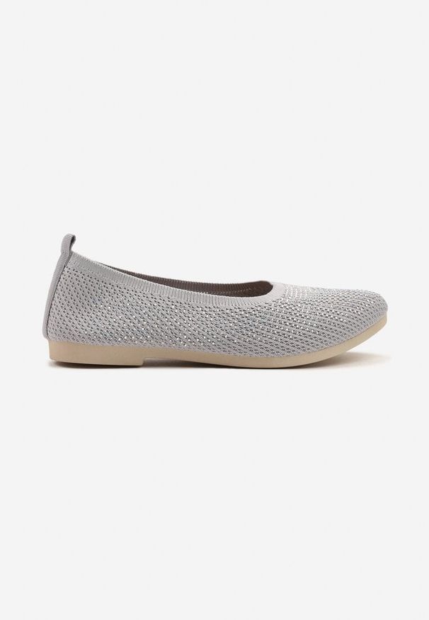 Born2be - Szare Balerinki z Elastyczną Cholewką z Metalicznymi Zdobieniami Utellina. Okazja: na co dzień, na spotkanie biznesowe, do pracy. Kolor: szary. Materiał: jeans. Szerokość cholewki: normalna. Wzór: aplikacja. Styl: klasyczny, biznesowy, casual