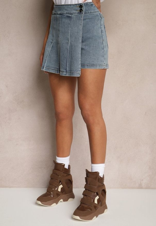 Renee - Niebieskie Plisowane Jeansowe Spódnico-Szorty z Bawełny Firvesia. Okazja: na co dzień. Stan: podwyższony. Kolor: niebieski. Materiał: bawełna, jeans. Styl: casual, elegancki