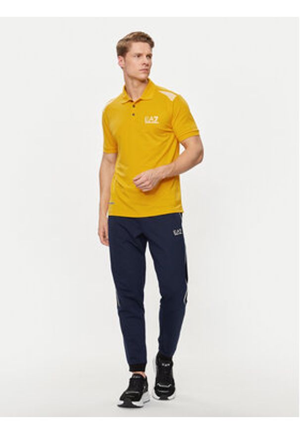 EA7 Emporio Armani Polo 3DPF51 PJULZ 1680 Żółty Regular Fit. Typ kołnierza: polo. Kolor: żółty. Materiał: syntetyk
