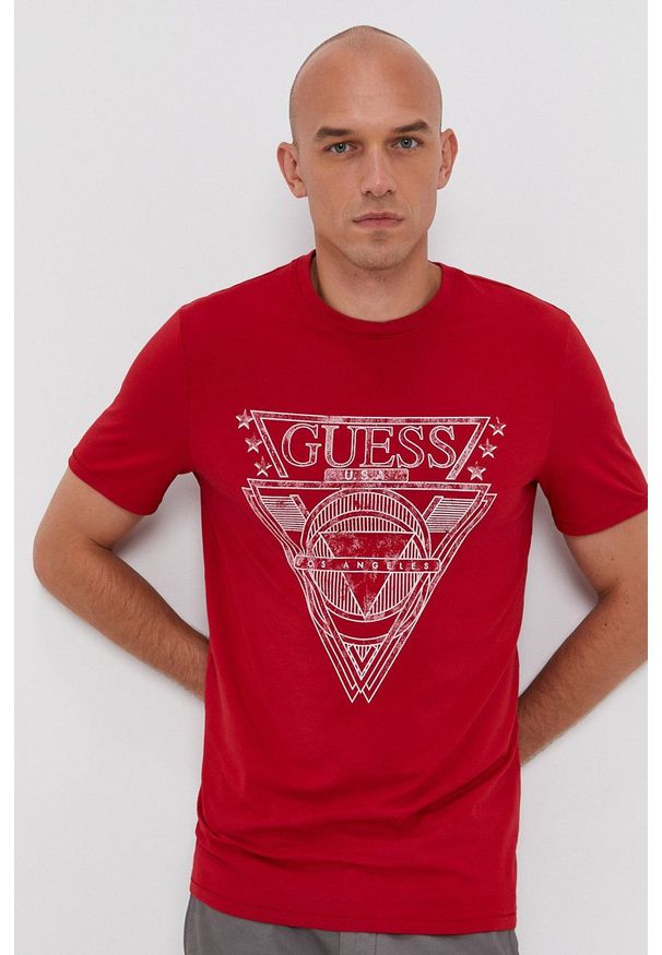 Guess - T-shirt. Okazja: na co dzień. Kolor: czerwony. Materiał: bawełna, dzianina. Wzór: nadruk. Styl: casual