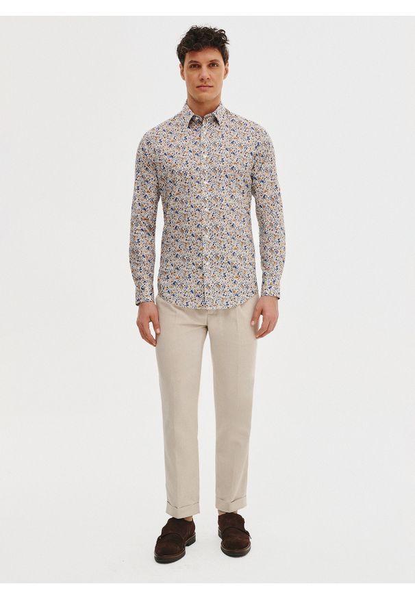 Pako Lorente - PAKO LORENTE - Koszula męska w pomarańczowe i niebieskie kwiaty. Kolor: niebieski, pomarańczowy, wielokolorowy. Materiał: elastan, bawełna. Długość rękawa: długi rękaw. Długość: długie. Wzór: kwiaty