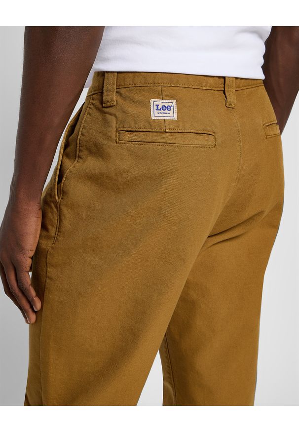Lee - MESKIE SPODNIE MATERIALOWE LEE RELAXED WORKWEAR CHINO GLAZED GINGER 112355784