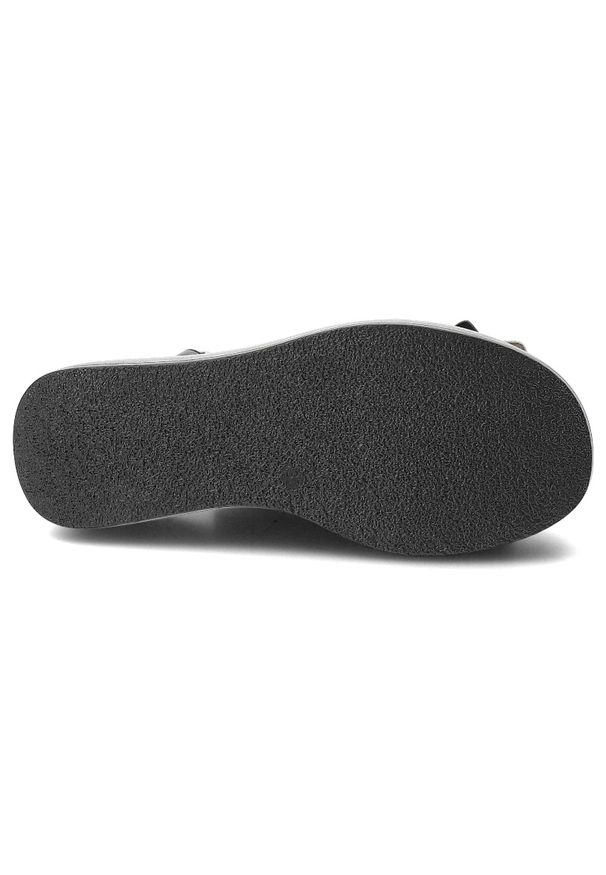 Sandały damskie Filippo, cholewka ze skóry naturalnej zapinane na sprzączkę, czarne, DS7578/26. Okazja: na co dzień. Zapięcie: sprzączka. Kolor: czarny. Materiał: skóra. Wzór: aplikacja, kwiaty. Obcas: na koturnie. Styl: elegancki, klasyczny, casual