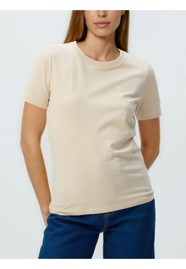 Reserved - T-shirt regular - kremowy. Kolor: kremowy. Materiał: bawełna, dzianina