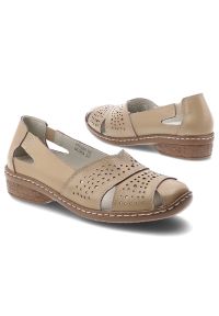 Półbuty damskie Vinceza, cholewka ze skóry naturalnej licowej z perforacją z szerokimi paskami wsuwane na płaskiej podeszwie, beżowe, 66928. Okazja: na co dzień. Zapięcie: bez zapięcia. Kolor: beżowy. Szerokość cholewki: normalna. Wzór: ażurowy. Materiał: skóra. Sezon: lato. Obcas: na płaskiej podeszwie. Styl: casual #7