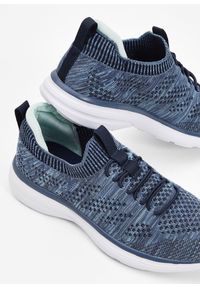 bonprix - Wygodne sneakersy wsuwane z miękkiego materiału. Zapięcie: bez zapięcia. Kolor: niebieski. Materiał: materiał #3