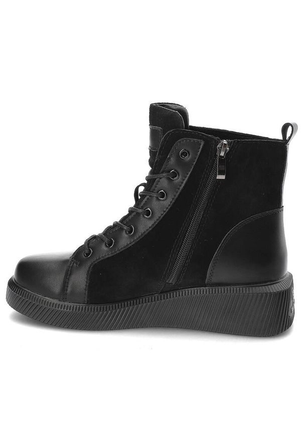 Czarne Botki Filippo Stylowe Obuwie Damskie. Okazja: na co dzień. Zapięcie: sznurówki. Kolor: czarny. Materiał: skóra. Wzór: aplikacja. Obcas: na koturnie. Styl: elegancki. Wysokość obcasa: średni