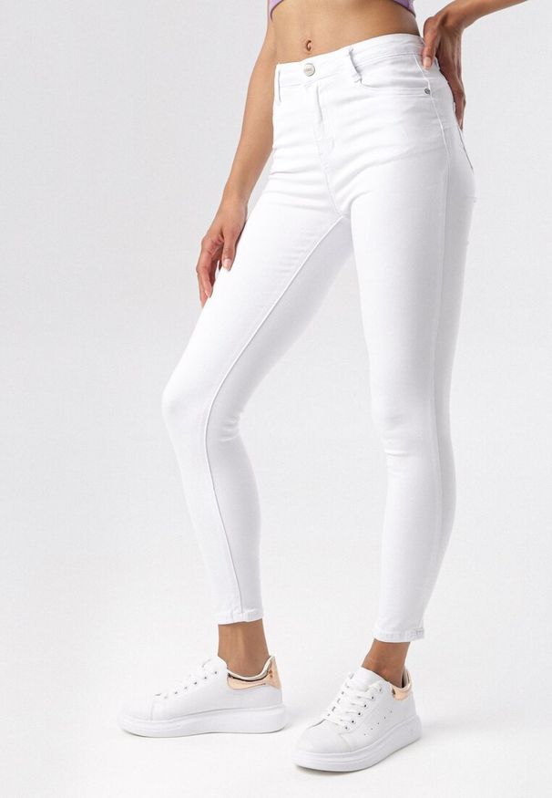 Born2be - Białe Jeansy Straight Themilinai. Kolor: biały. Materiał: jeans