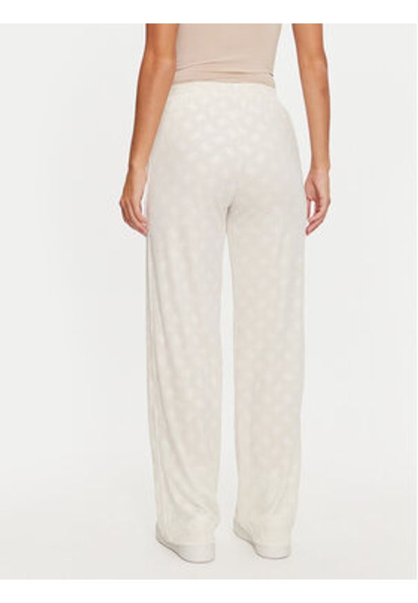 Guess Spodnie materiałowe Krissy V4BB05 KCHS2 Biały Relaxed Fit. Kolor: biały. Materiał: syntetyk
