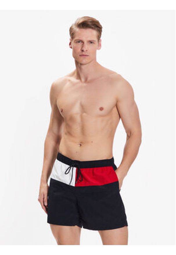 TOMMY HILFIGER - Tommy Hilfiger Szorty kąpielowe UM0UM02744 Granatowy Regular Fit. Kolor: niebieski. Materiał: syntetyk