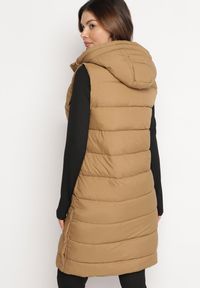 Born2be - Beżowa Długa Pikowana Kamizelka Zapinana na Napy i Suwak Ishtar. Kolor: beżowy. Długość: długie #3