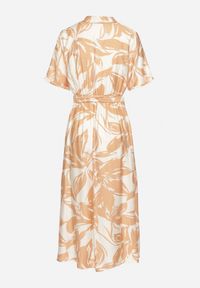 Born2be - Beżowa Wiskozowa Sukienka o Koszulowym Kroju z Wiązanym Paskiem Uloanna. Okazja: na co dzień. Kolor: beżowy. Materiał: wiskoza. Długość rękawa: krótki rękaw. Wzór: aplikacja. Typ sukienki: koszulowe. Styl: klasyczny, casual, elegancki #7