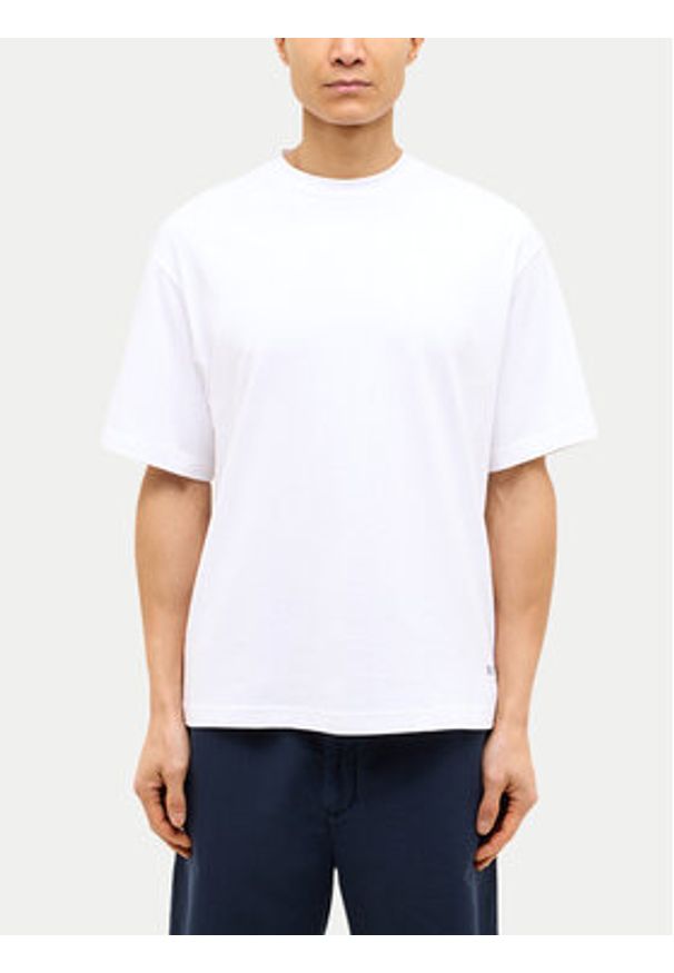 Mustang T-Shirt Akron 1016499 Biały Relaxed Fit. Kolor: biały. Materiał: bawełna