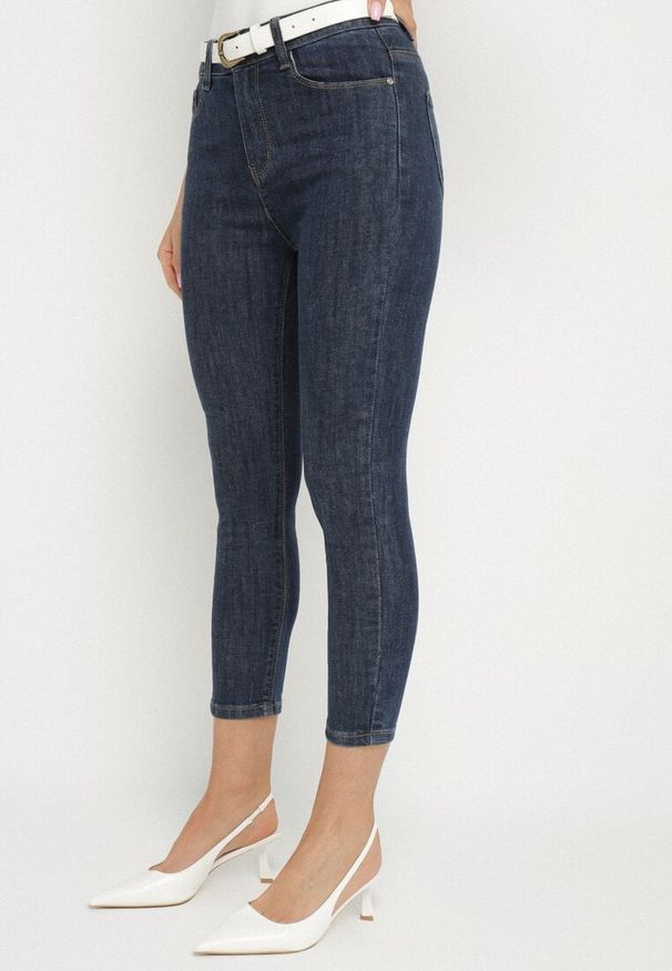 Born2be - Granatowe Elastyczne Jeansy Skinny 3/4 z Bawełną Avenira. Okazja: na co dzień. Kolor: niebieski. Styl: casual, elegancki