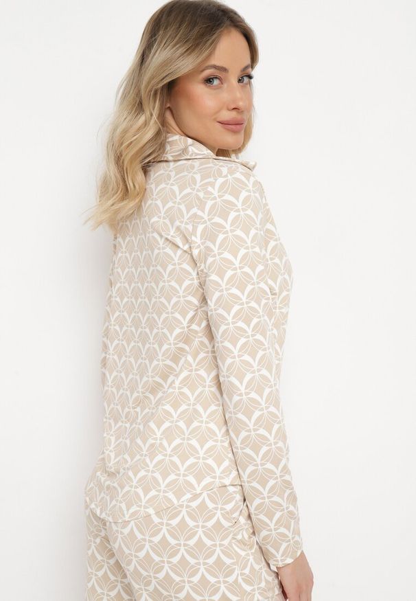 Born2be - Beżowa Koszula z Metalicznymi Guzikami i Oryginalnym Wzorem Orlenmdra. Okazja: na spotkanie biznesowe, do pracy. Kolor: beżowy. Wzór: geometria. Styl: biznesowy, klasyczny