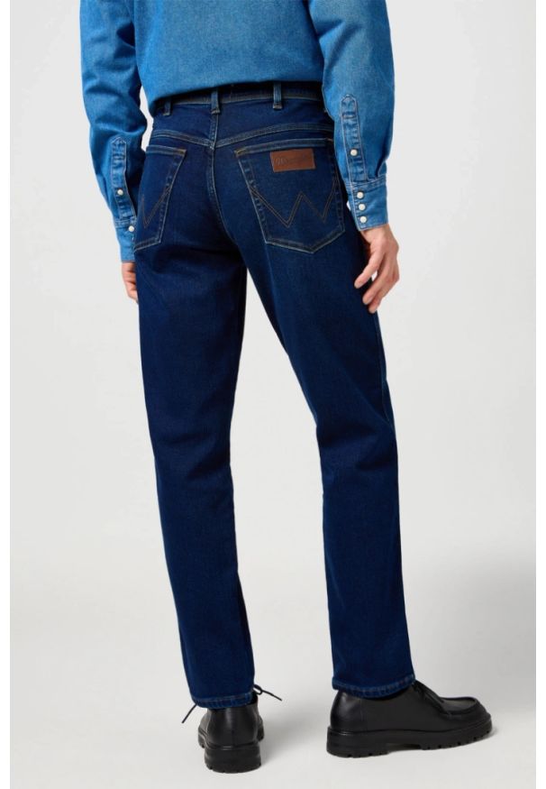 Wrangler - MESKIE SPODNIE WRANGLER TEXAS COSMIC BLUE 112362343