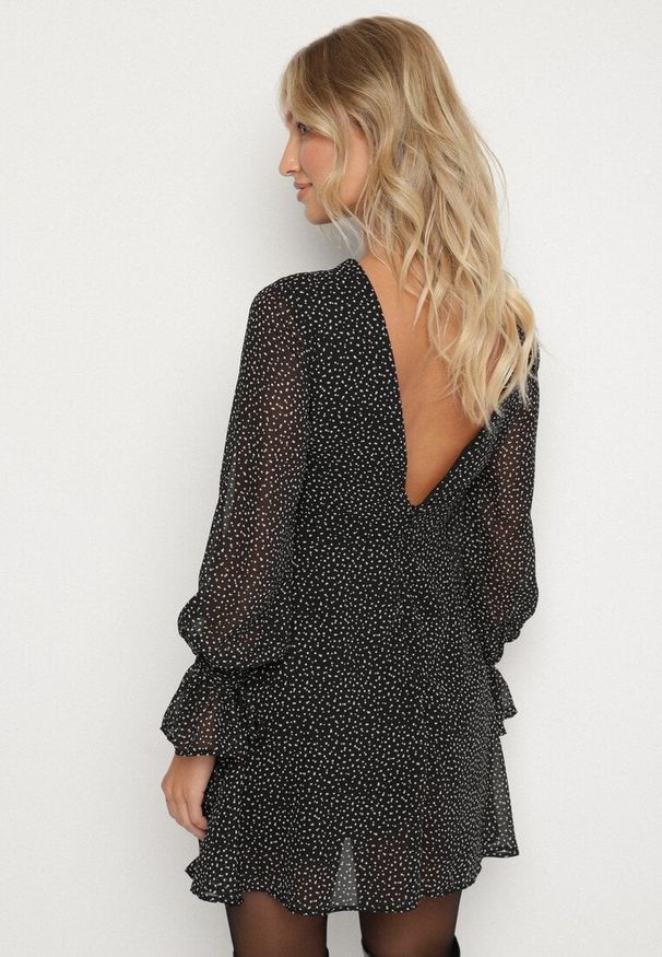 Born2be - Czarna Rozkloszowana Sukienka Vices z Bufiastymi Rękawami w Kropki Eriane. Okazja: na co dzień. Kolor: czarny. Wzór: kropki. Typ sukienki: proste. Styl: elegancki, klasyczny, casual