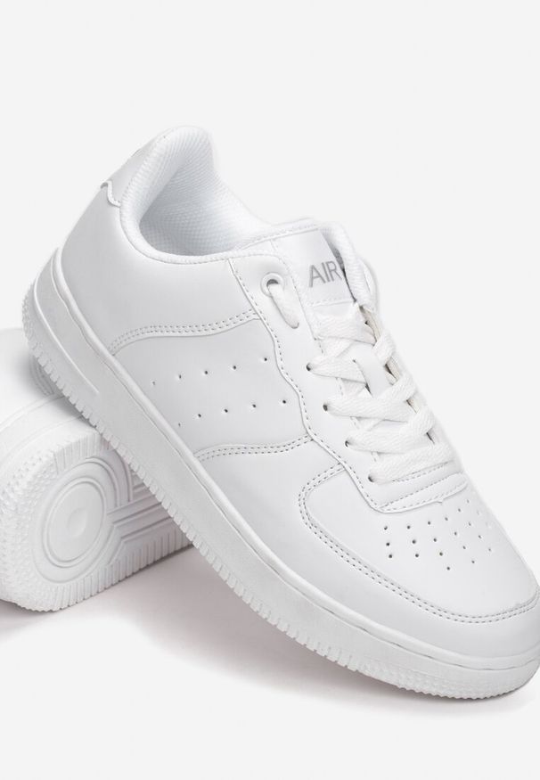 Renee - Białe Sneakersy Coreadenah. Kolor: biały. Szerokość cholewki: normalna. Wzór: prążki