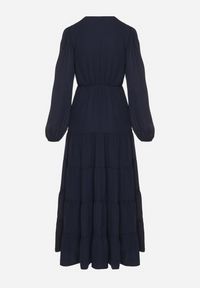 Born2be - Granatowa Rozkloszowana Sukienka Vices z Kopertowym Dekoltem Reslosa. Okazja: na co dzień. Typ kołnierza: dekolt w serek. Kolor: niebieski. Materiał: poliester, jeans. Typ sukienki: kopertowe. Styl: casual #5