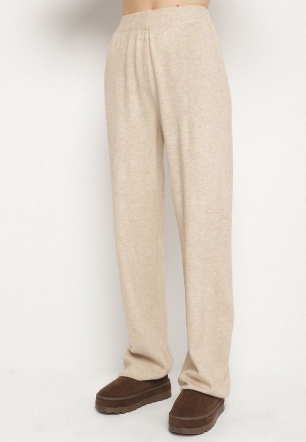 Born2be - Jasnobeżowy Dzianinowy Komplet z Wełną Spodnie i Sweter Tesira. Kolor: beżowy. Materiał: dzianina, wełna