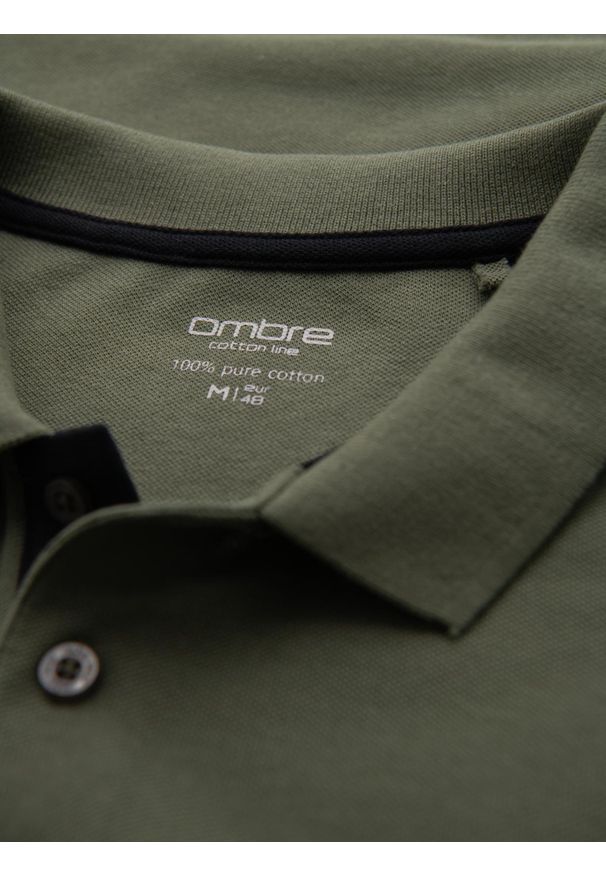 Ombre Clothing - Męska bawełniana koszulka polo z kontrastowymi wykończeniami – oliwkowa V6 - Rozmiar: XL. Typ kołnierza: polo. Kolor: oliwkowy. Materiał: bawełna. Wzór: haft