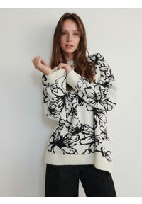 Reserved - Sweter oversize - wielobarwny. Materiał: dzianina