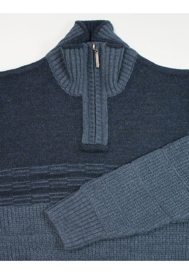 Trikko - Sweter Wełniany z Wysokim Dekoltem na Zamek, Niebieski, TROYER, Ciepły, Gruby -TRIKKO. Typ kołnierza: typu troyer. Kolor: niebieski. Materiał: akryl, wełna. Sezon: zima, jesień. Styl: elegancki