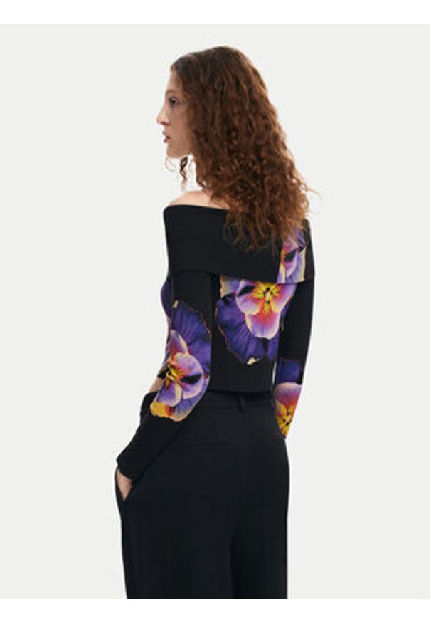 Desigual Bluzka Pansee Lacroix 24WWTK92 Czarny Slim Fit. Kolor: czarny. Materiał: wiskoza
