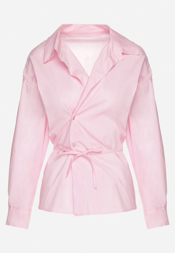 Born2be - Różowa Koszula z Bawełny z Asymetrycznym Zapięciem i Wiązaniem w Talii Eleldia. Okazja: na co dzień. Kolor: różowy. Materiał: bawełna. Długość rękawa: długi rękaw. Długość: długie. Styl: elegancki, casual