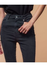 SER.O.YA NEW YORK - Czarne jeansy skinny Maya. Stan: podwyższony. Kolor: czarny. Długość: długie. Styl: klasyczny