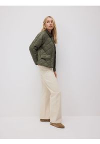 Reserved - Kurtka oversize z kołnierzem - zielony. Kolor: zielony. Materiał: tkanina #1