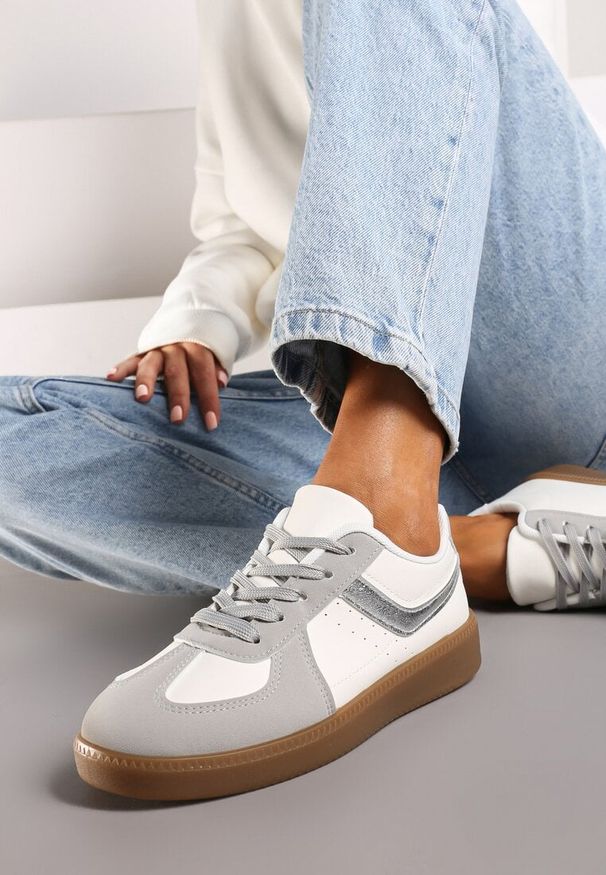 Born2be - Białe Sneakersy na Grubej Podeszwie z Ozdobnymi Wstawkami Galivia. Nosek buta: okrągły. Zapięcie: sznurówki. Kolor: biały. Materiał: materiał. Obcas: na obcasie. Wysokość obcasa: niski