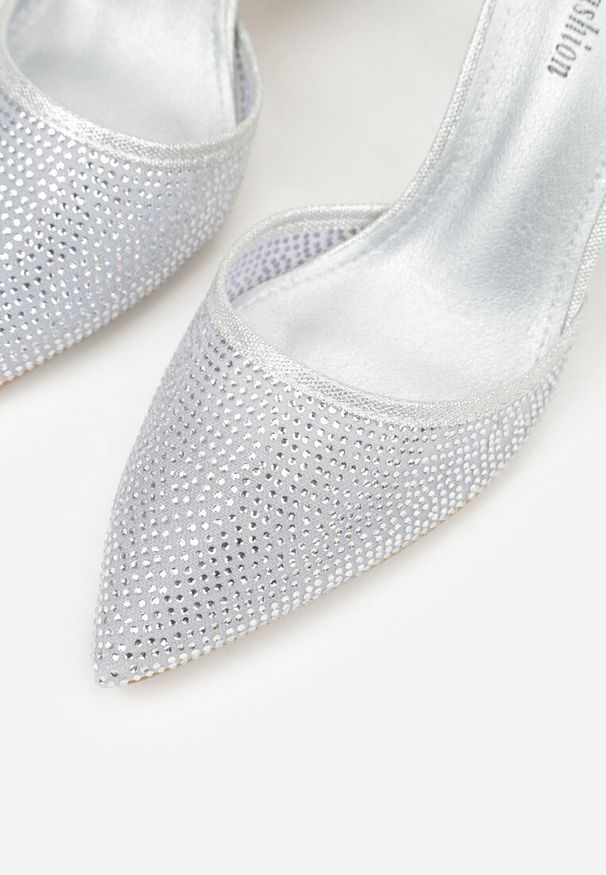 Born2be - Srebrne Czółenka na Obcasie Ozdobione Brokatem i Cyrkoniami Prisnara. Zapięcie: sprzączka. Kolor: srebrny. Wzór: aplikacja. Obcas: na obcasie. Styl: elegancki, klasyczny. Wysokość obcasa: średni