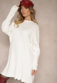 Renee - Biała Sukienka Dzianinowa Ozdobiona Tłoczeniem Gelabra. Okazja: na co dzień. Kolor: biały. Materiał: dzianina. Wzór: aplikacja. Typ sukienki: proste. Styl: klasyczny, casual, elegancki #5