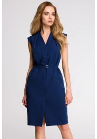 Sukienki.shop - Sukienka koszulowa szmizjerka bez rękawów z paskiem granat. Okazja: do pracy. Kolor: niebieski. Długość rękawa: bez rękawów. Sezon: lato. Typ sukienki: szmizjerki, koszulowe. Styl: elegancki, wizytowy. Długość: midi #3