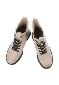 Beżowe Botki Vinceza Skórzane Buty Damskie. Okazja: na co dzień. Zapięcie: zamek. Kolor: beżowy. Szerokość cholewki: normalna. Materiał: skóra. Sezon: zima, jesień. Obcas: na obcasie. Styl: casual, elegancki. Wysokość obcasa: średni #6