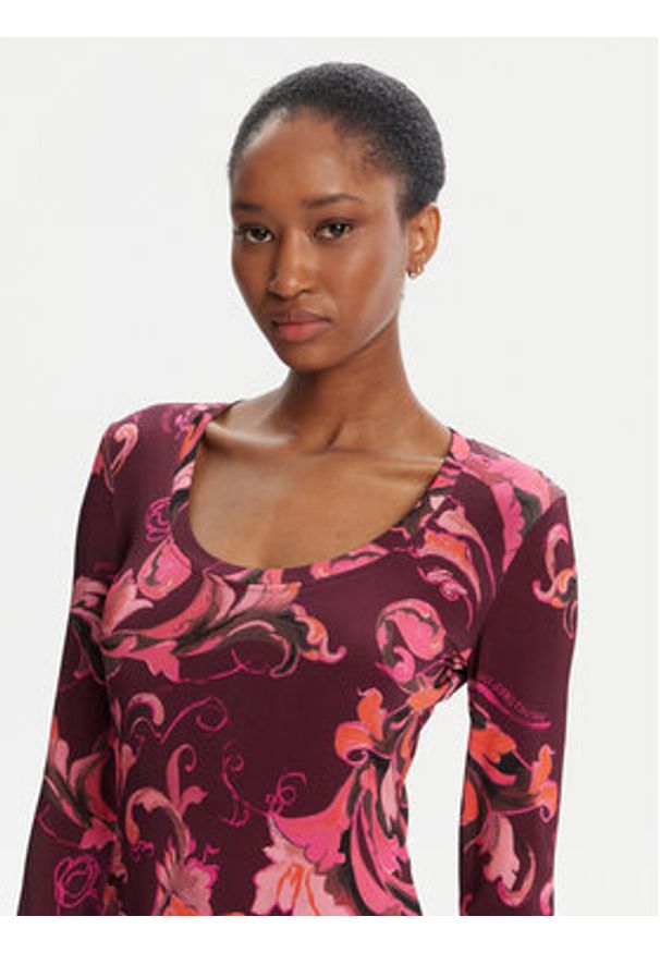 Versace Jeans Couture Sukienka codzienna 79HAO920 JS500 Bordowy Slim Fit. Okazja: na co dzień. Kolor: czerwony. Materiał: wiskoza. Typ sukienki: proste. Styl: casual