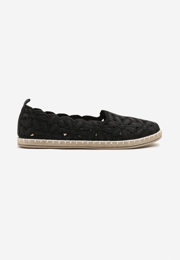Renee - Czarne Ażurowe Espadryle w Kwiatowy Wzór Zdobione Przeszyciem Zolkio. Kolor: czarny. Wzór: aplikacja, ażurowy, kwiaty. Sezon: lato. Obcas: na płaskiej podeszwie. Styl: klasyczny, elegancki