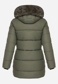 Born2be - Zielona Taliowana Kurtka z Pikowanymi Przeszyciami i Kapturem z Futrem Avileria. Okazja: na co dzień, na spacer. Kolekcja: plus size. Kolor: zielony. Materiał: futro. Styl: casual #5