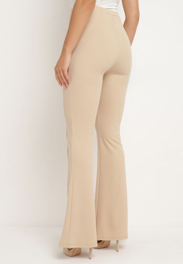 Born2be - Beżowe Spodnie Dzwony z Gumką w Pasie Dallagti. Kolor: beżowy. Styl: elegancki
