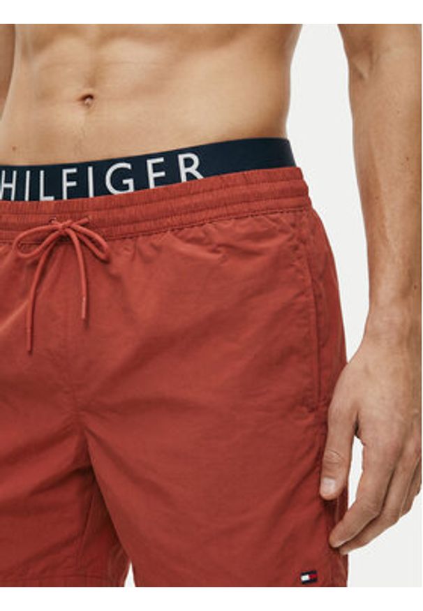 TOMMY HILFIGER - Tommy Hilfiger Szorty kąpielowe UM0UM03749 Czerwony Regular Fit. Kolor: czerwony. Materiał: syntetyk